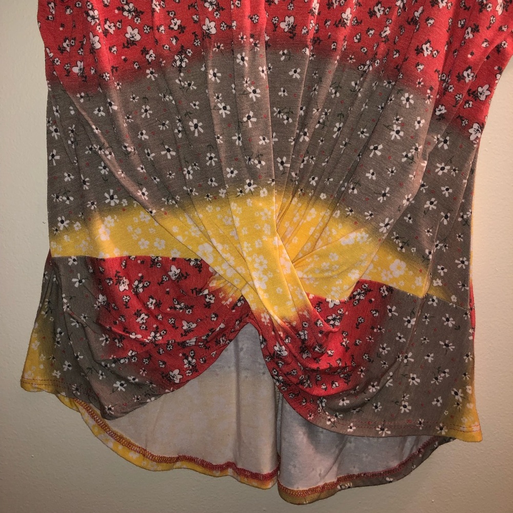 🌸FLORAL TOP - Picture 2 of 5